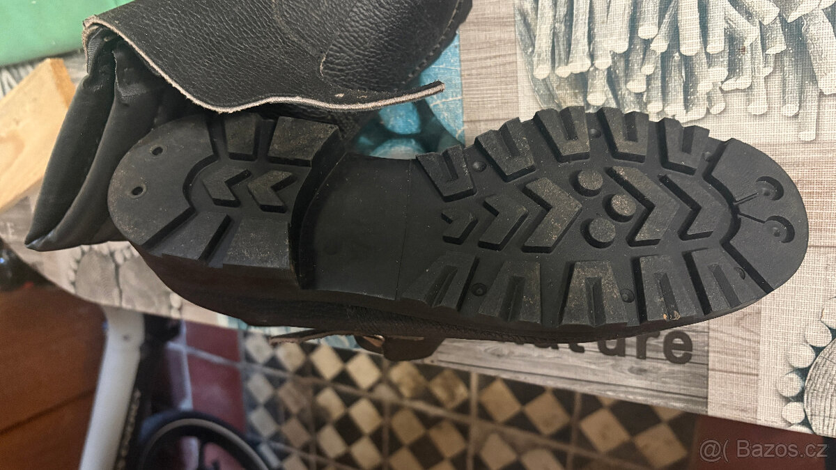 Boty pracovní vel. 10 - 4