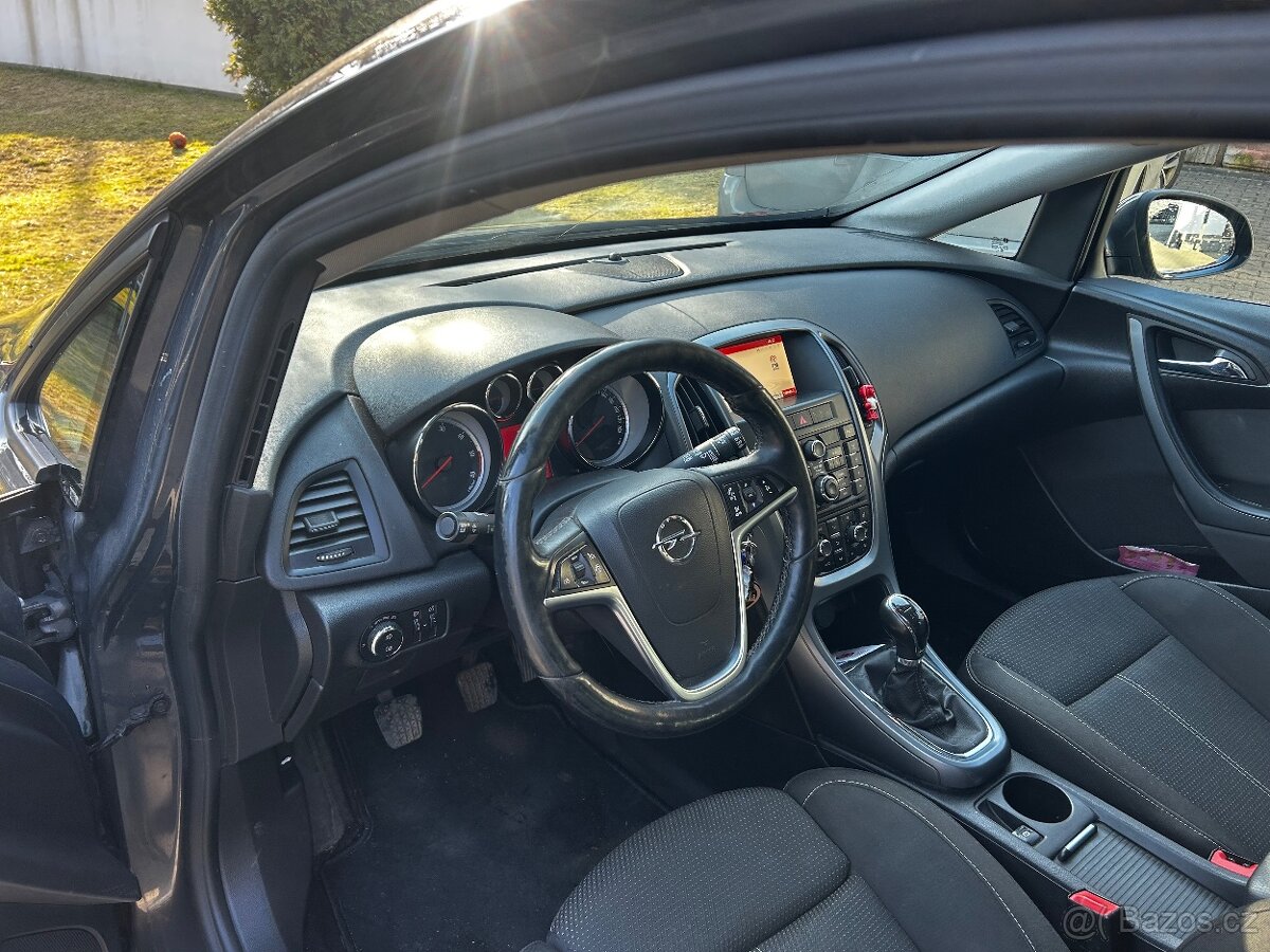 Opel Astra J facelift - 4