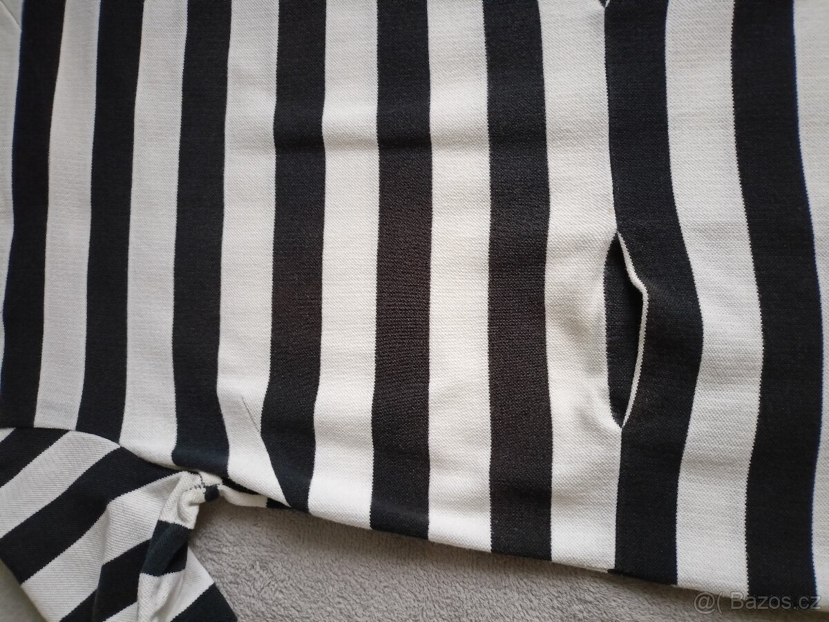 Pruhované šaty Lindex s kapsami - 4