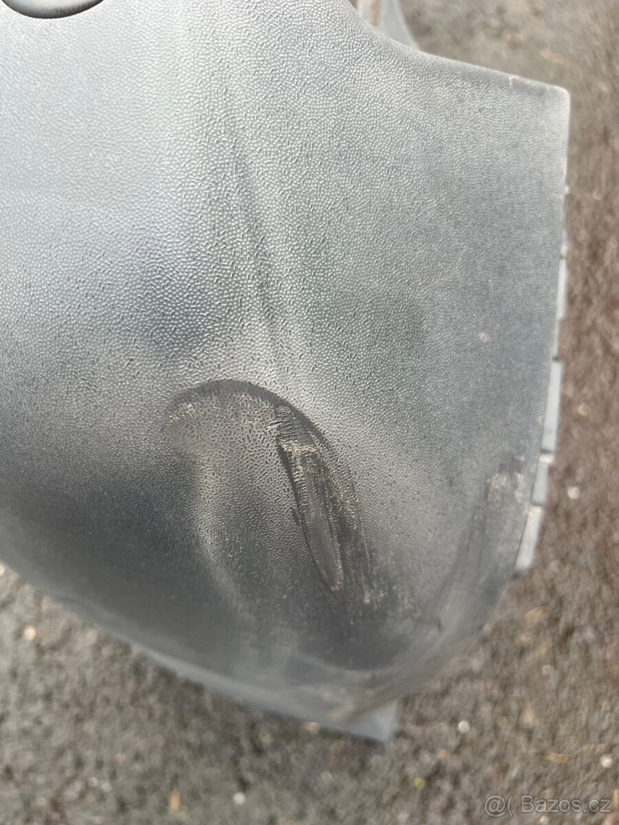 Zadní nárazník VW T5 - 4