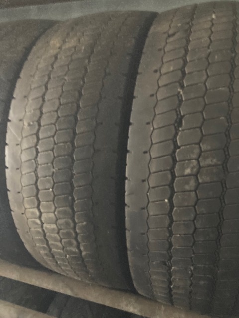 Pneu 295/60 R22,5 - 4