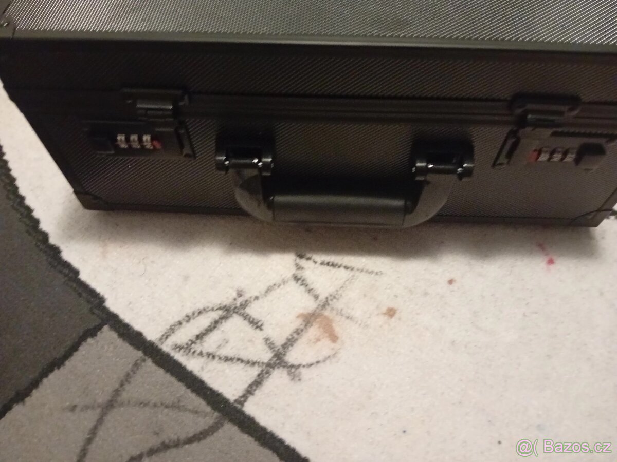 Kufr na hokejove karty - 4