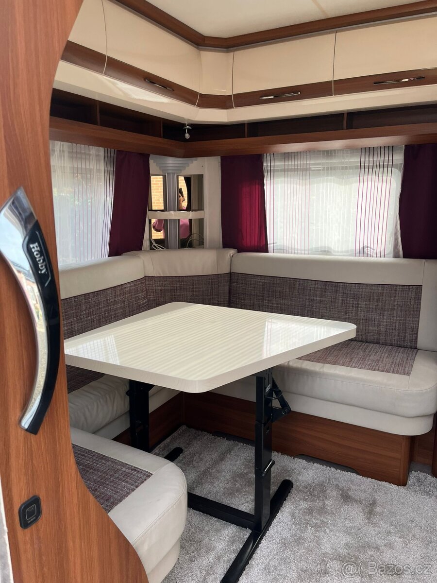 Prodám karavan Hobby 495 UL,r.v. 2017 + mover, stan, markýza - 4