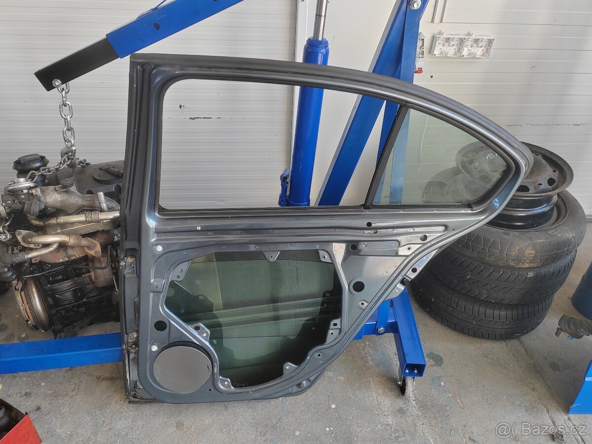 ŠKODA OCTAVIA II/2 LIFTBACK- pravé zadní dveře - 4