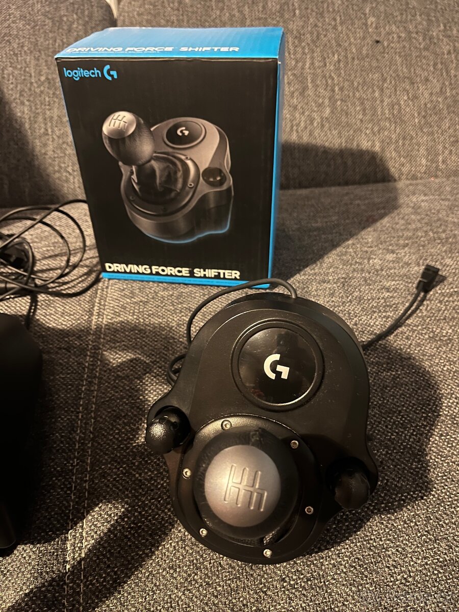 Logitech G920 volant, pedály, řadící páka - 4