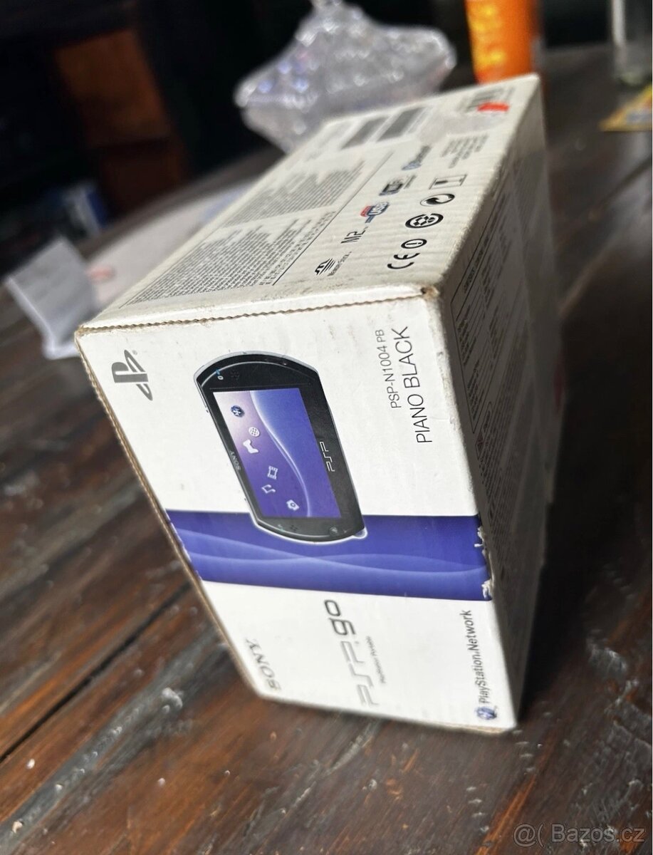 Sony Playstation Portable,PSP Go 16GB, Piano Black - 4