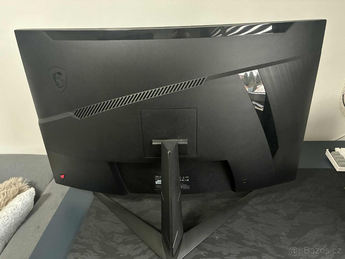 Herní LED monitor MSI G322C 31,5 " - 4