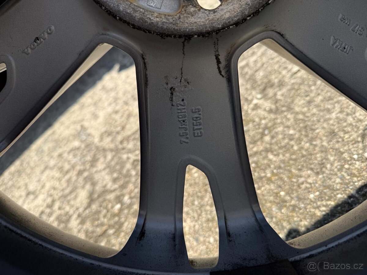 Volvo 5x108 235/50 R19 - 4