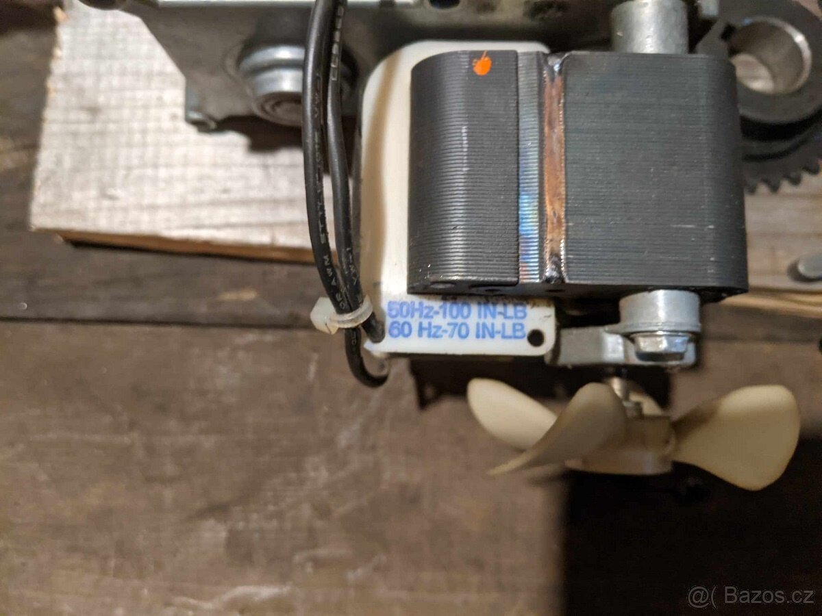 ELEKTROMOTOR 230 V s převodovkou - 4
