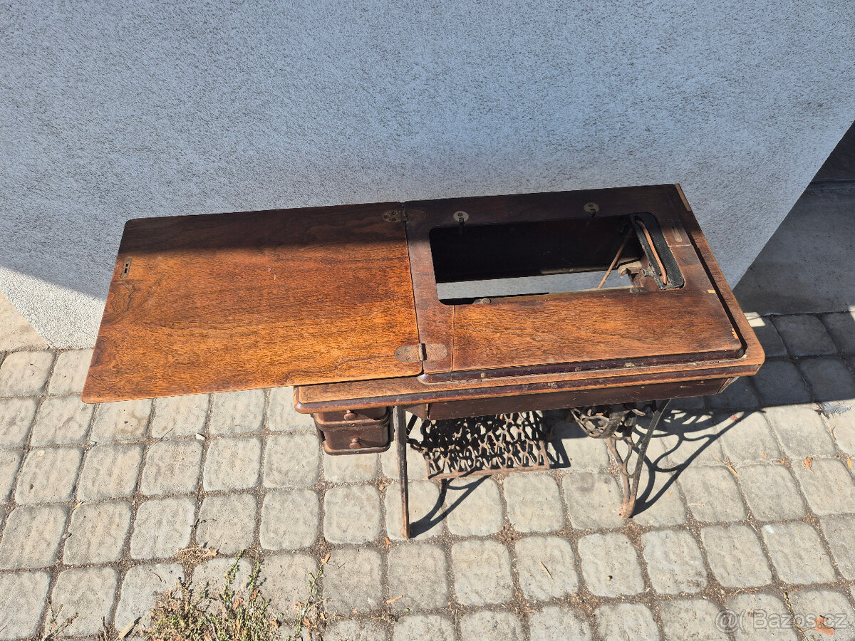 Podstavec Singer - 4