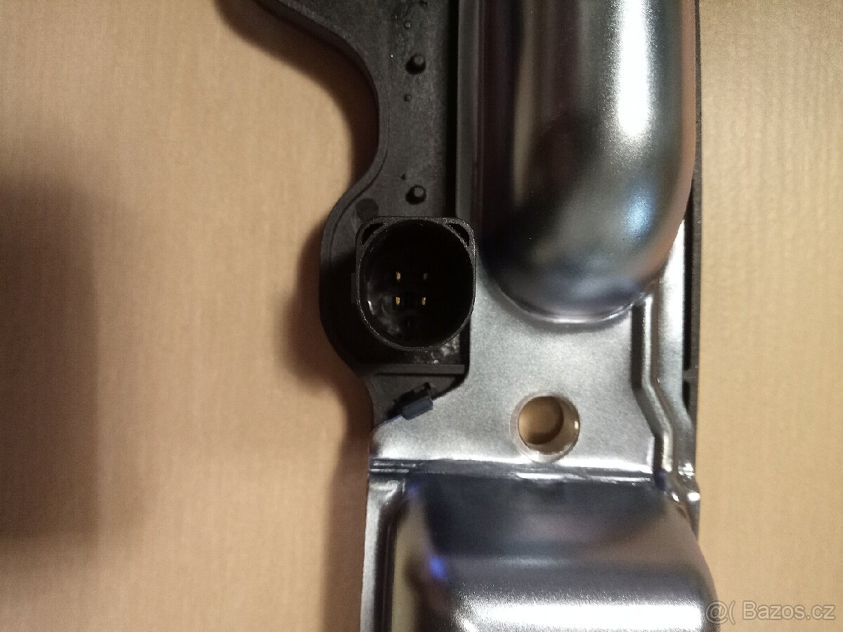 Madlo, klika zadních dveří - 4