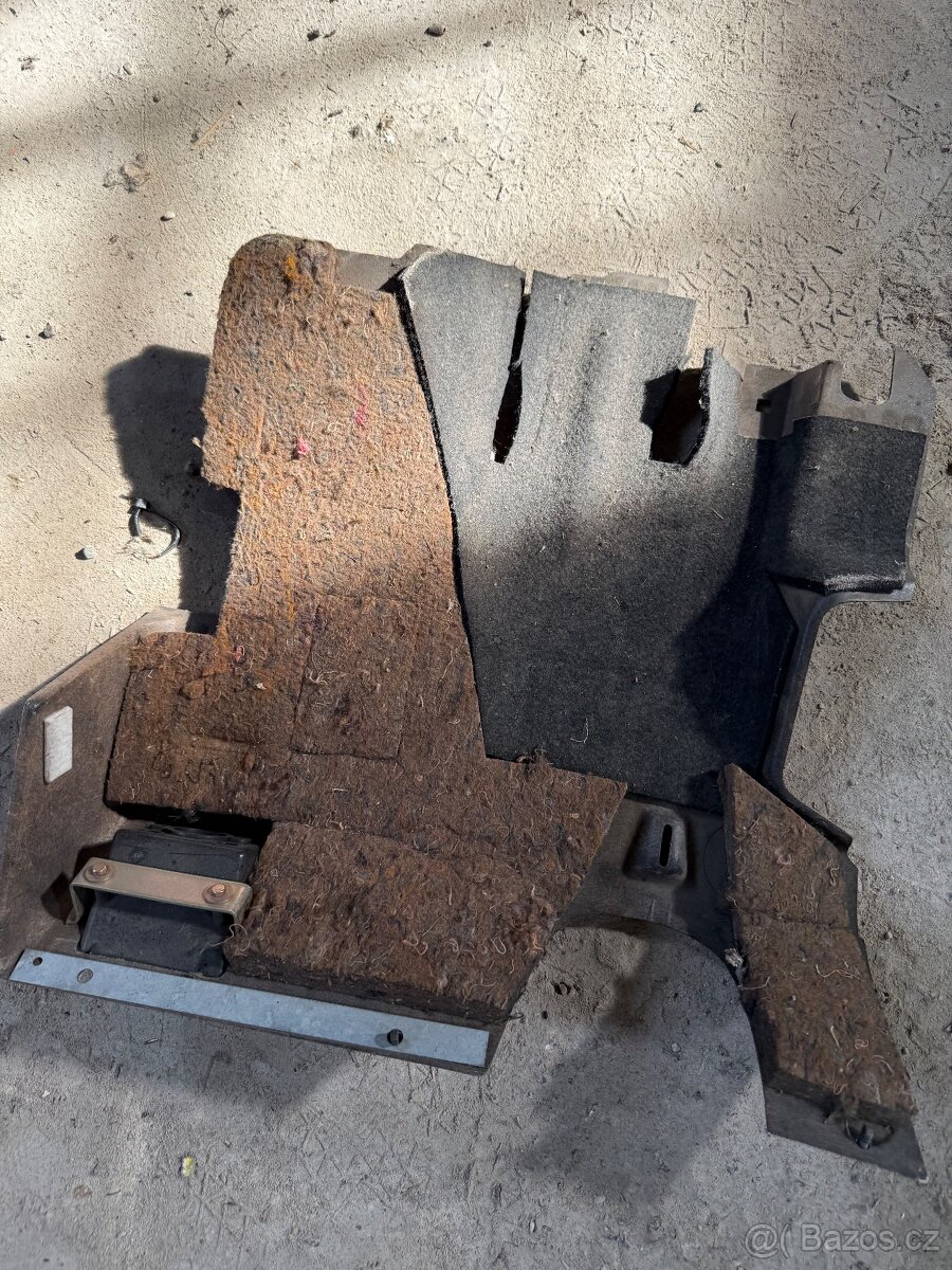 E30 - kryty pod volant - 4