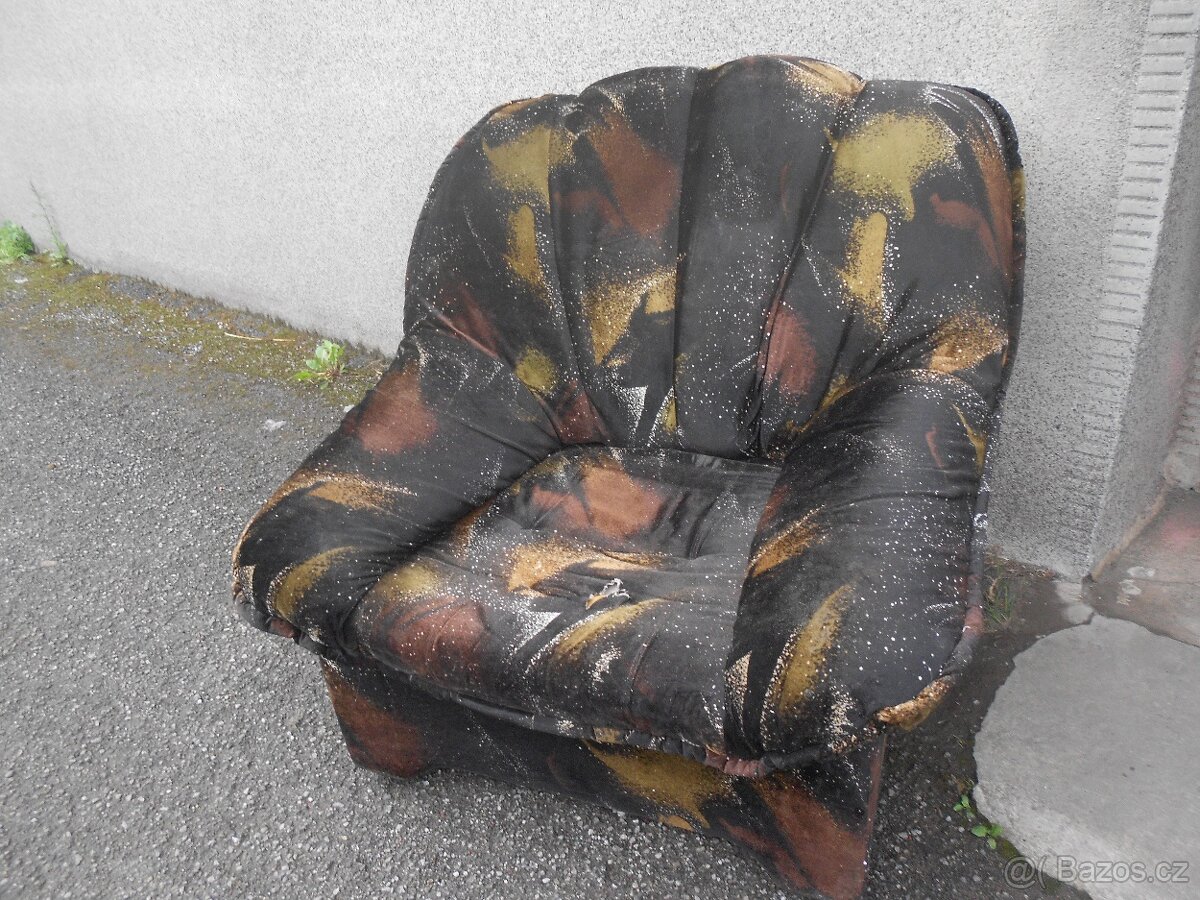 kanc. křeslo; sedačka čalouněná; sušáky na prádlo - 4