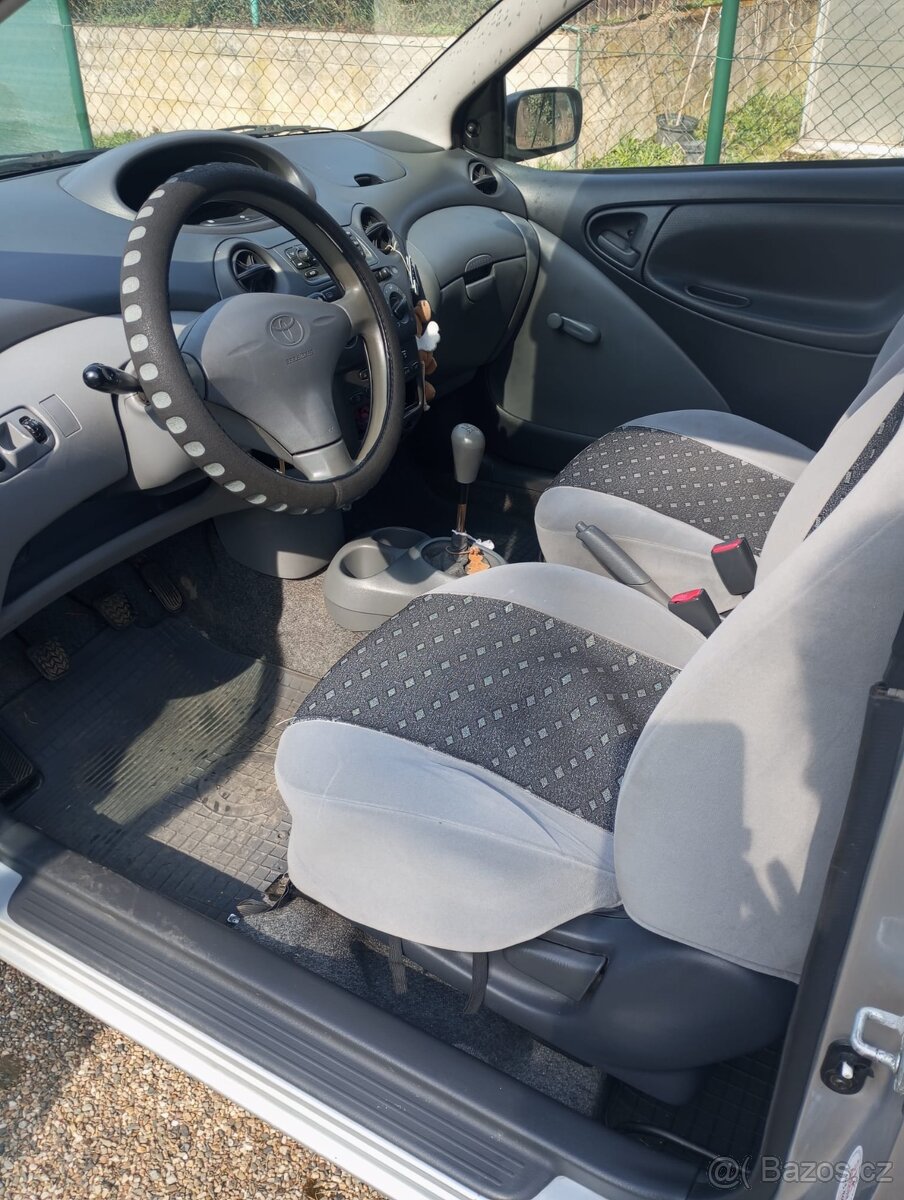 Toyota Yaris 1.0 - 4