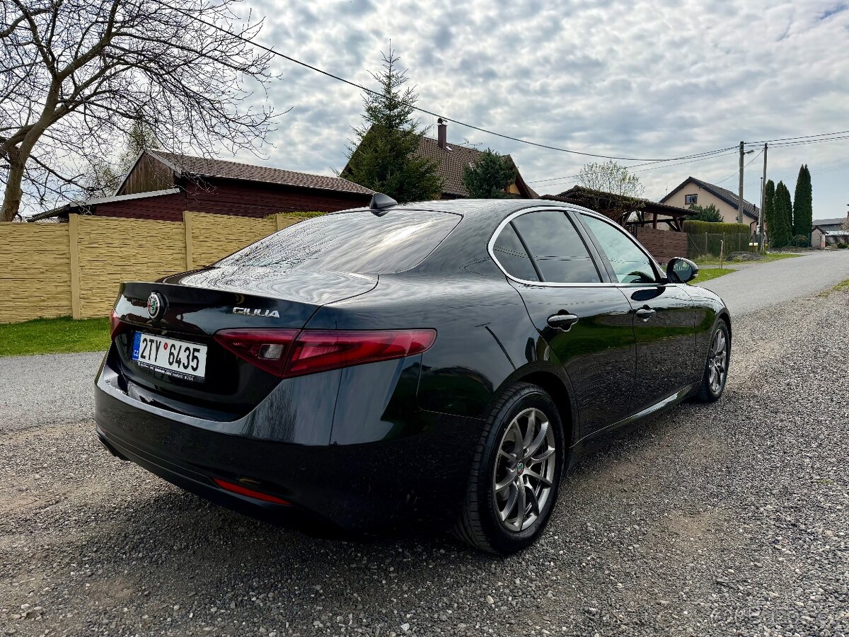 Alfa Romeo Giulia 2.2 JTDM Basis Nebourané Servisováno - 4