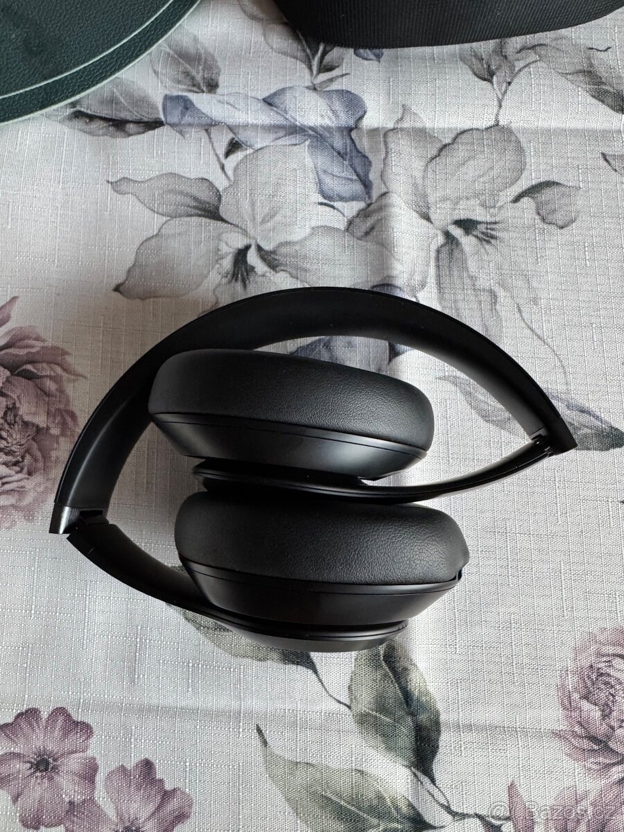Apple Beats Studio Pro černé - 4