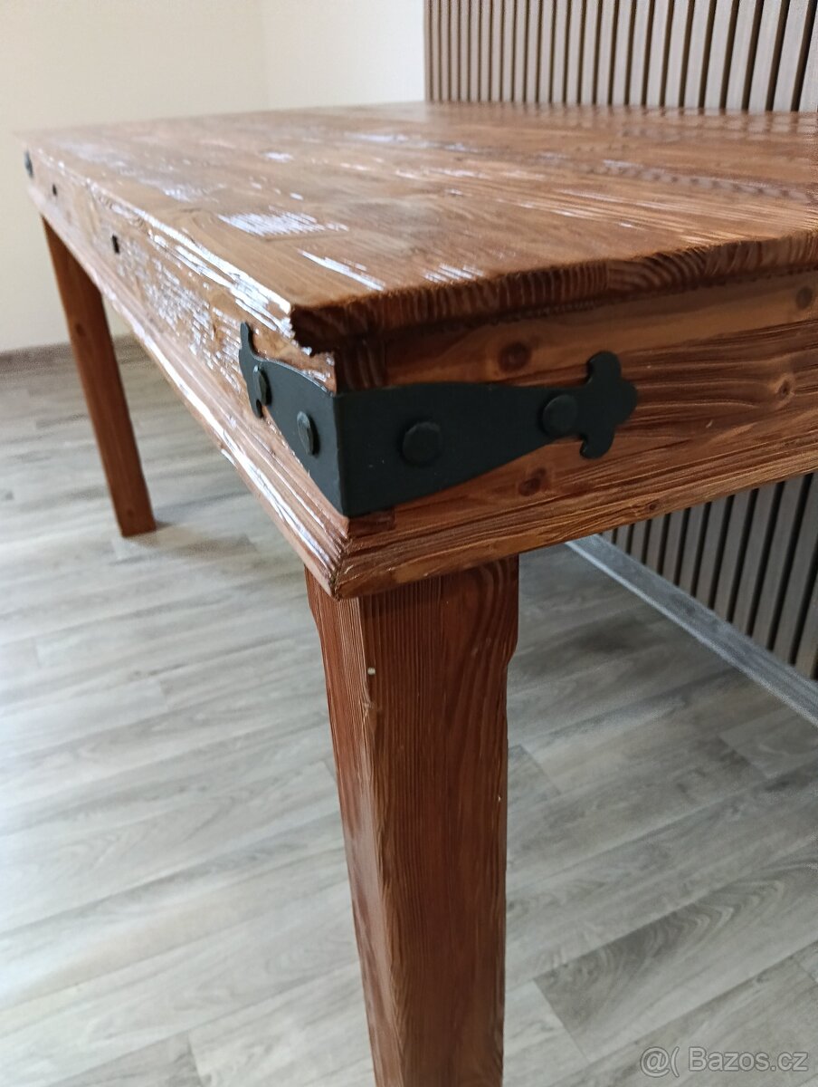 Jídelní stůl - 4