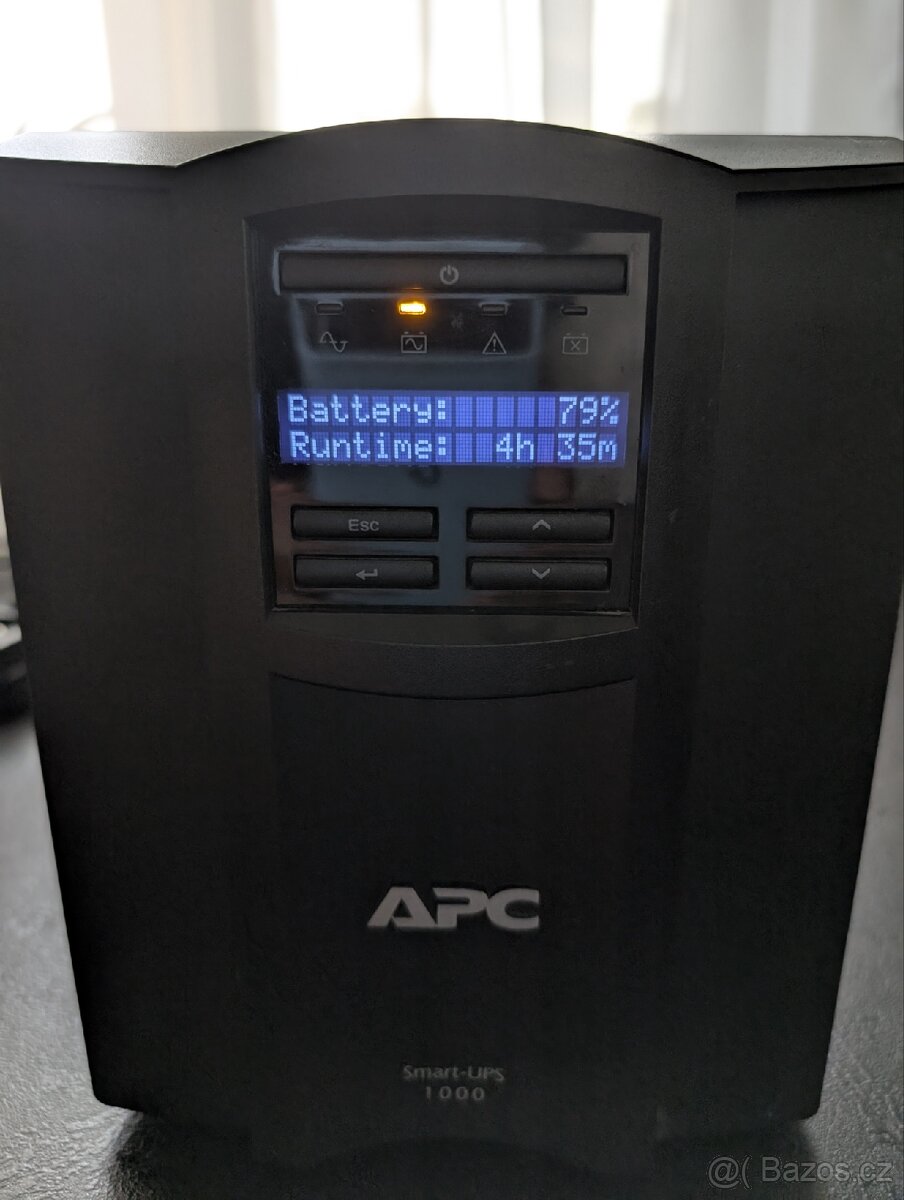Záložní zdroj APC Smart-UPS 1000 (úplně nový aku) - 4