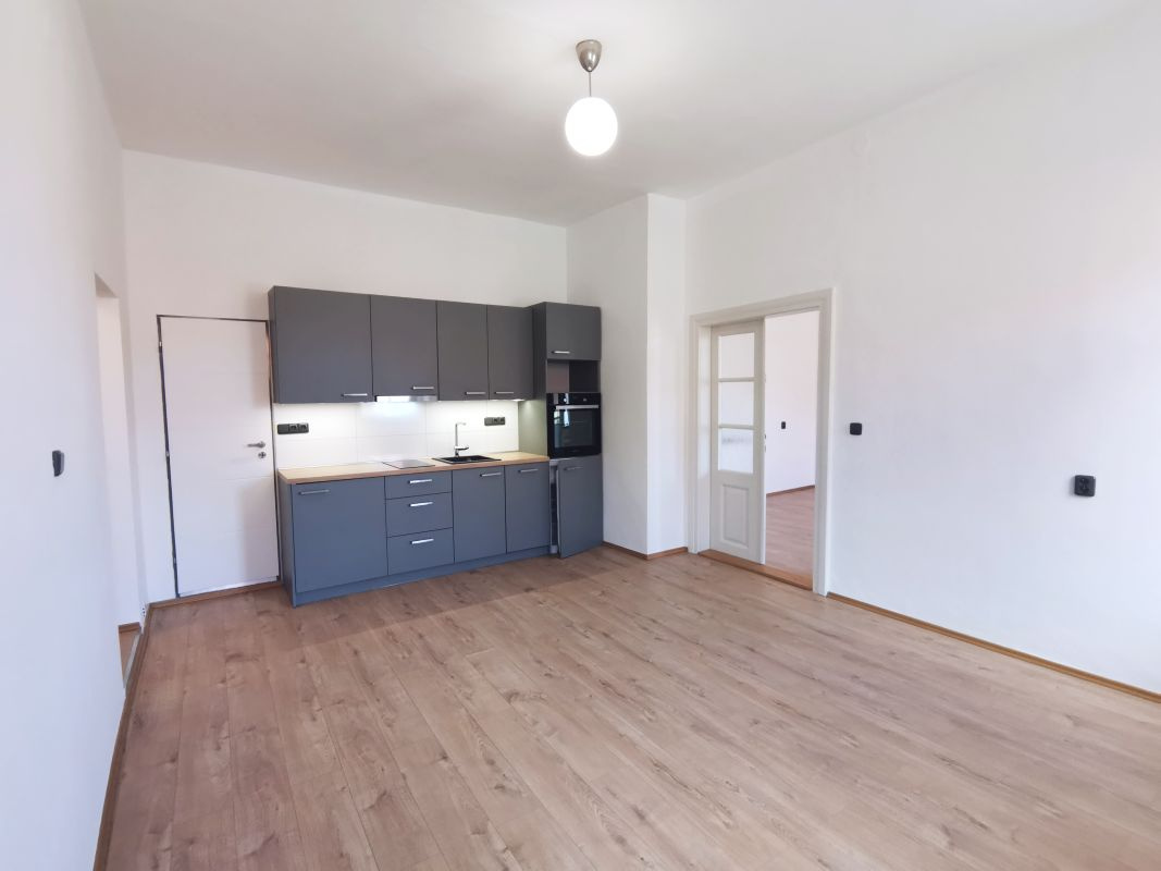 Pronájem zděného bytu 2+kk v blízkosti centra Sušice - 4