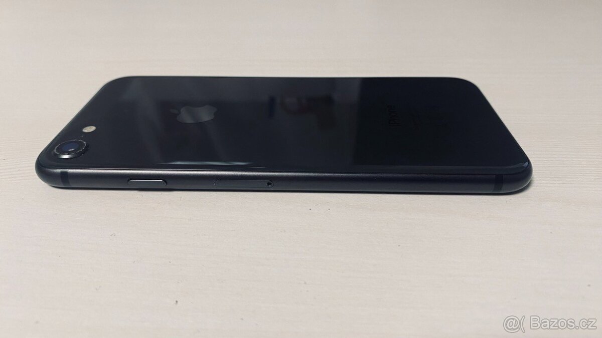 iPhone 8 - cosmic black - 4