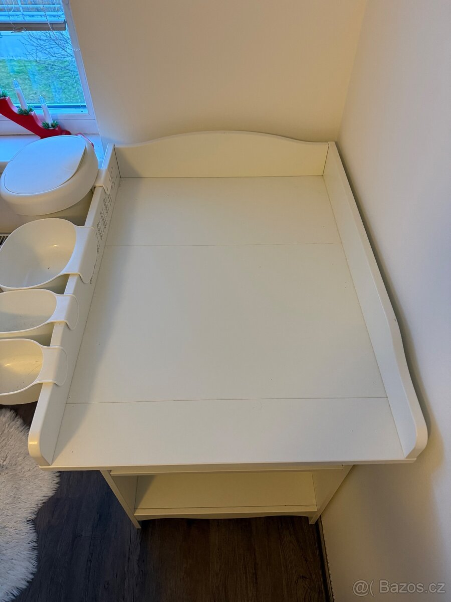 Přebalovací pult + police IKEA - 4