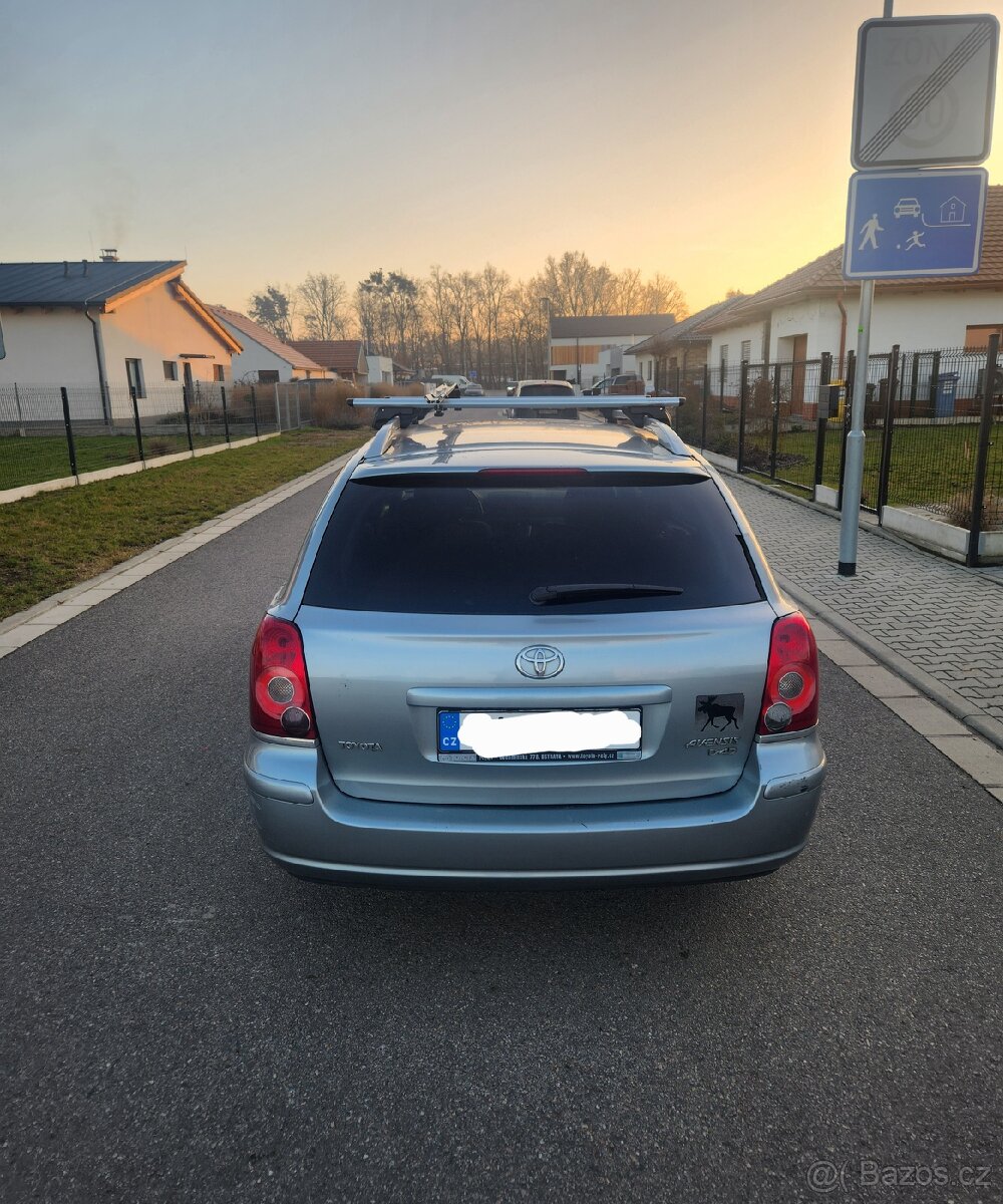 Toyota Avensis 2.2D Top Stav - 4