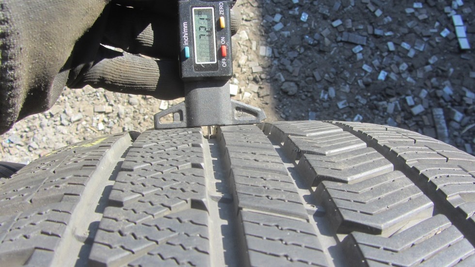 Celoroční pneu 235/40/19 Vredestein - 4