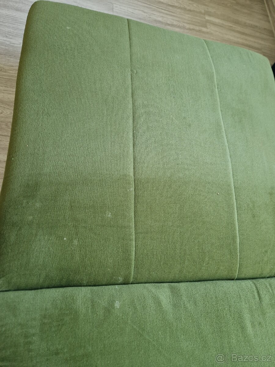 Rozkládací zelený gauč - 4