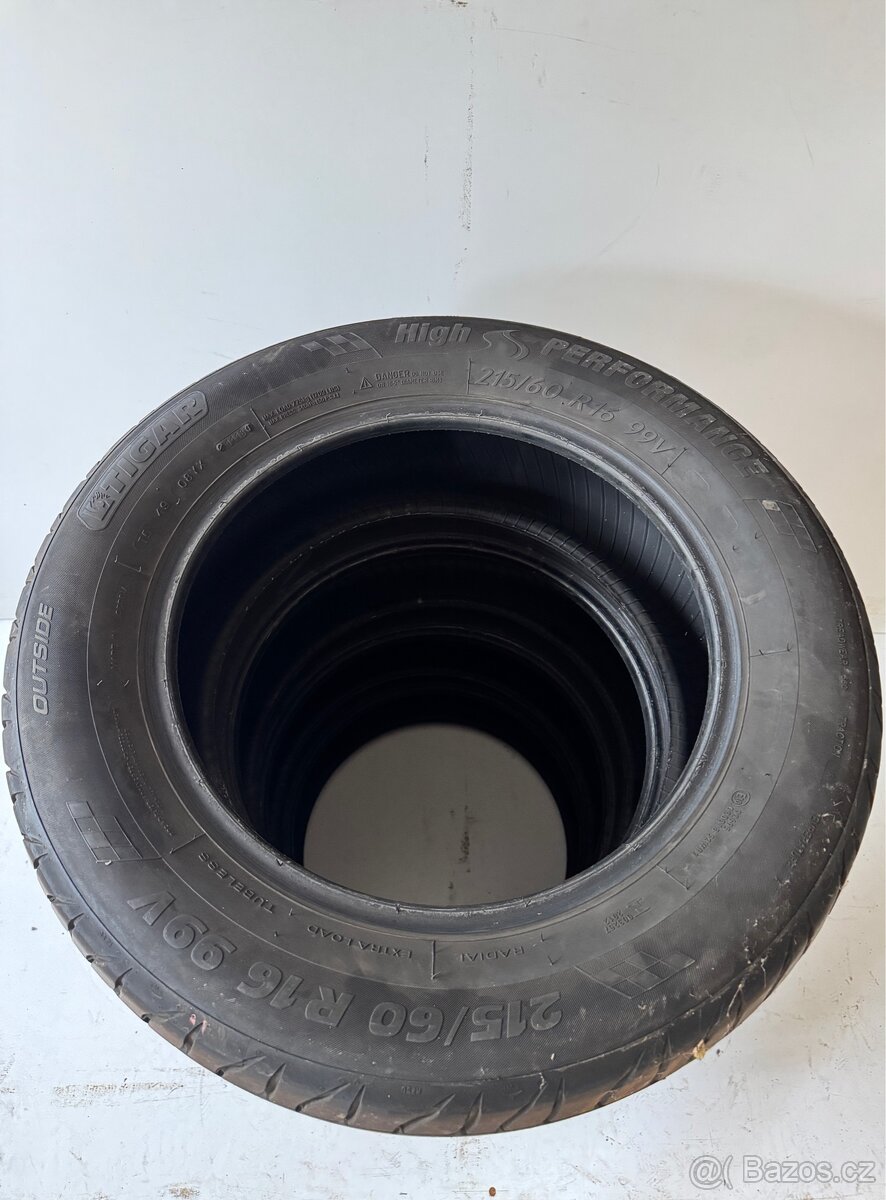 Pneu 215/60 R16 - 4