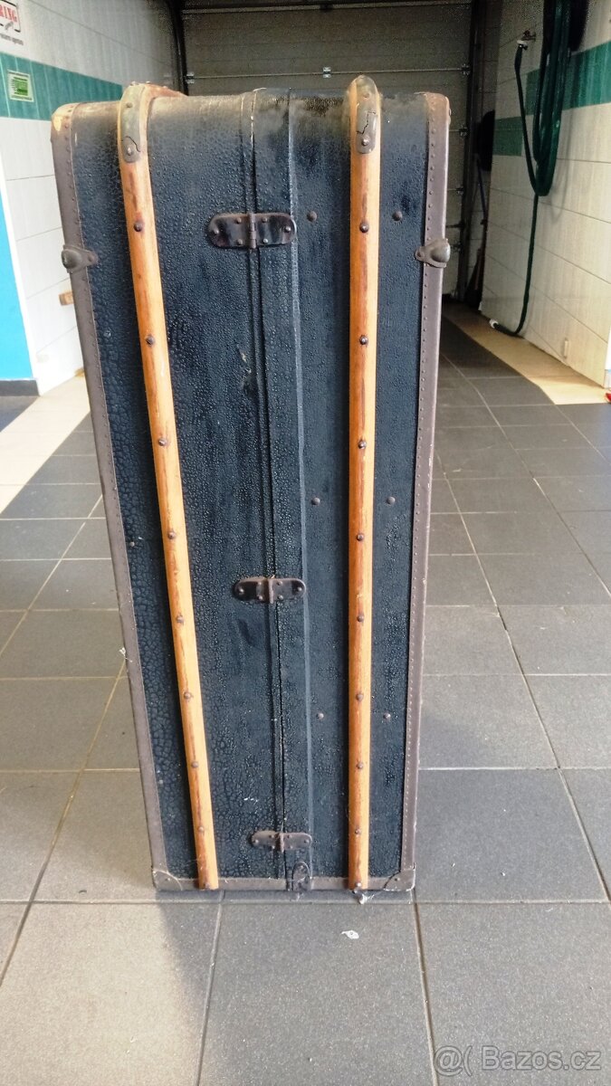 Prodám velký starožitný cestovní kufr - 4