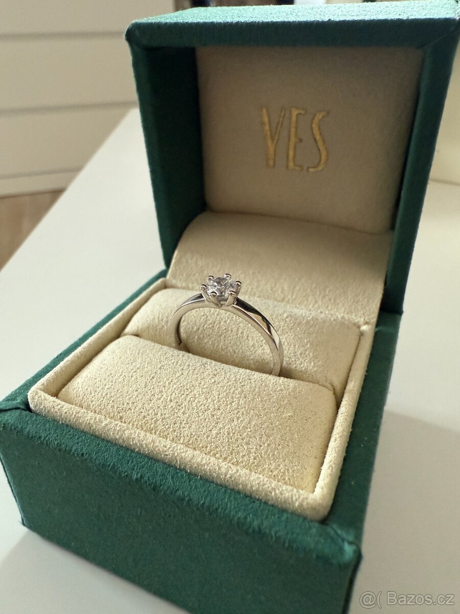 Prsten z bílého zlata se zirkony - 4