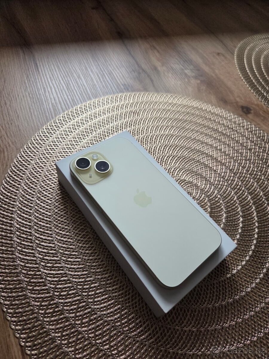 Prodám žlutý Apple IPhone 15 128GB - 4