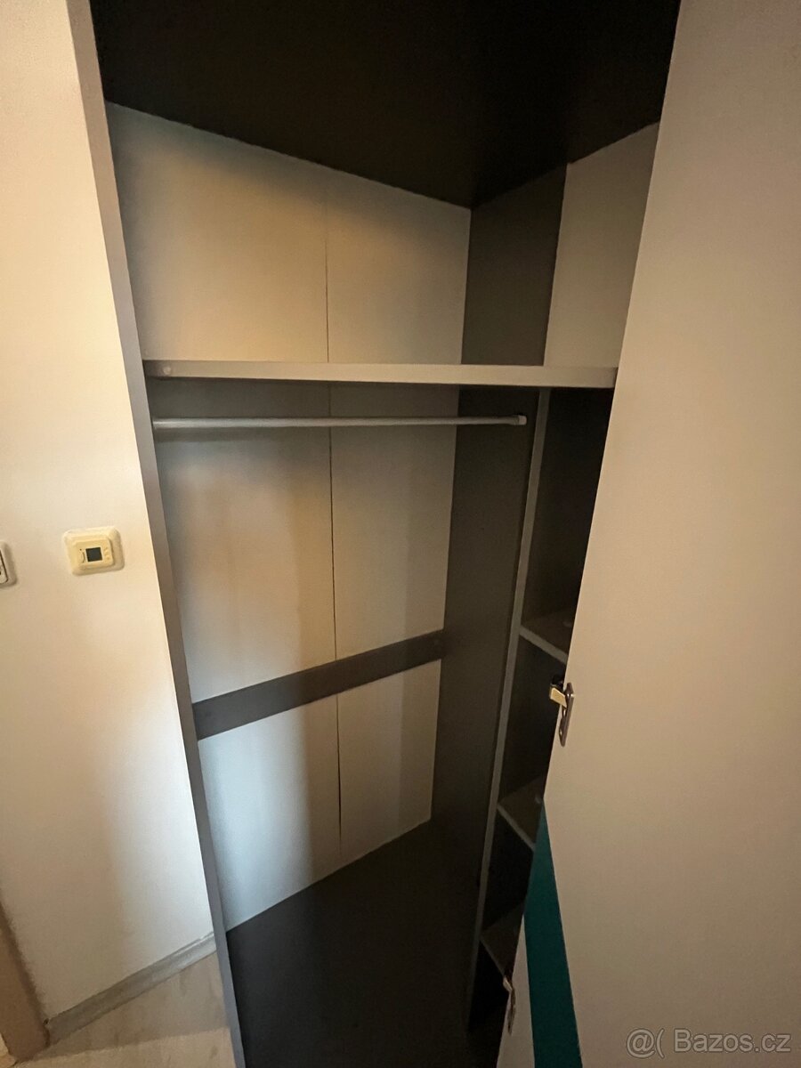 Rohová skříň 73,5 x 73,5 x 189,5 cm - 4