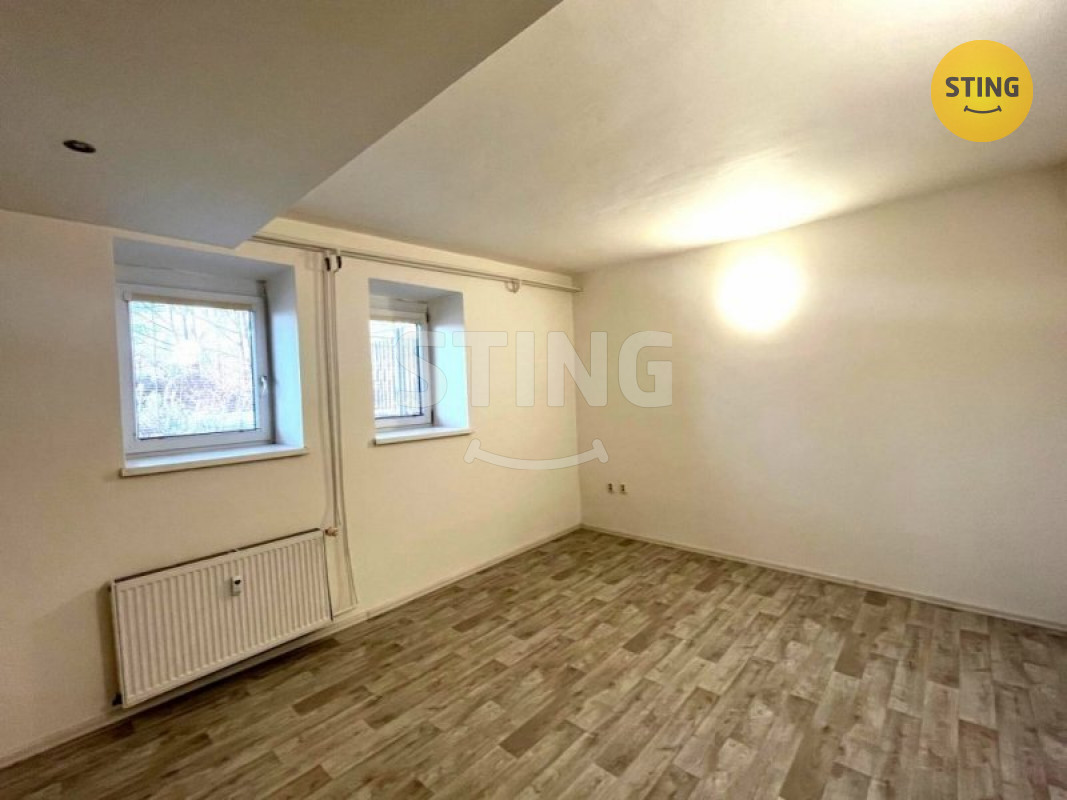 Pronájem malého, suterénního bytu., 134050 - 4