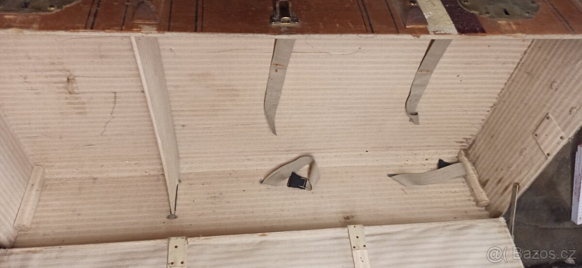 PRODÁM ZACHOVALÝ LODNÍ KUFR - 4