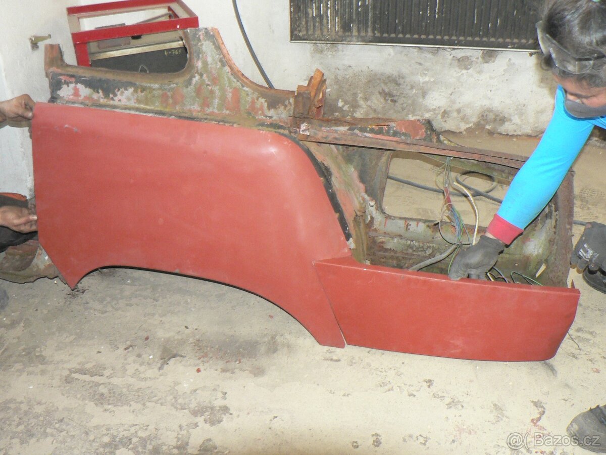 Zadní část zadního blatníku Tatra 603 - 4