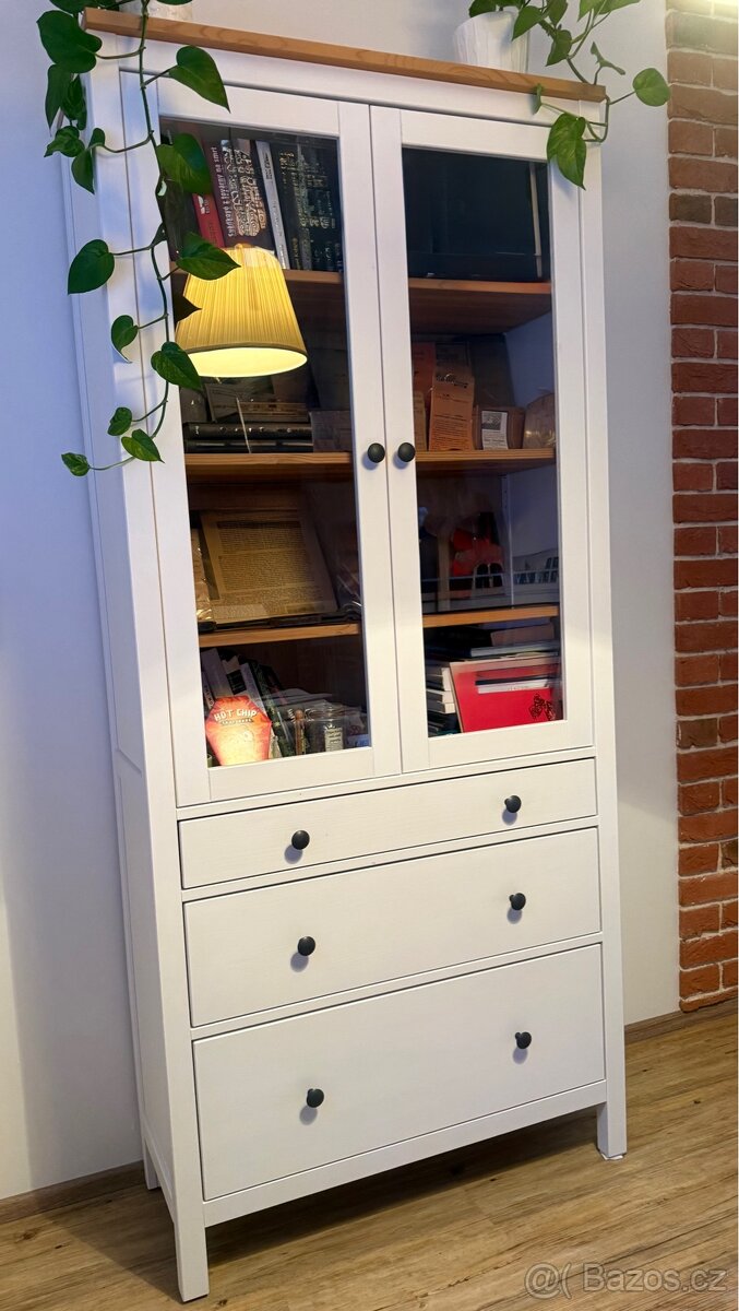 Tv stolek + vitrína - 4