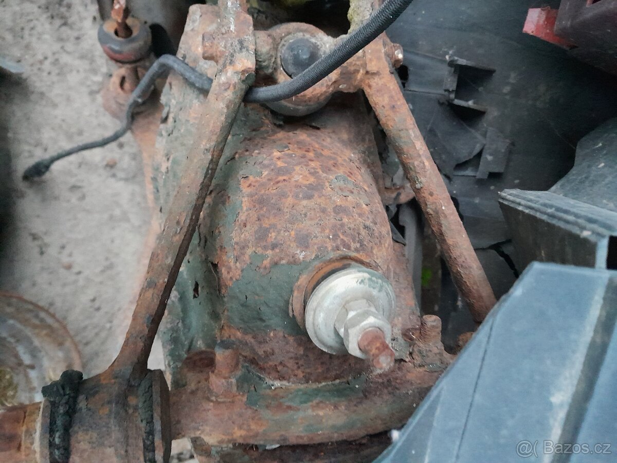 Volha 24 predni naprava blatníky dveře a jine - 4