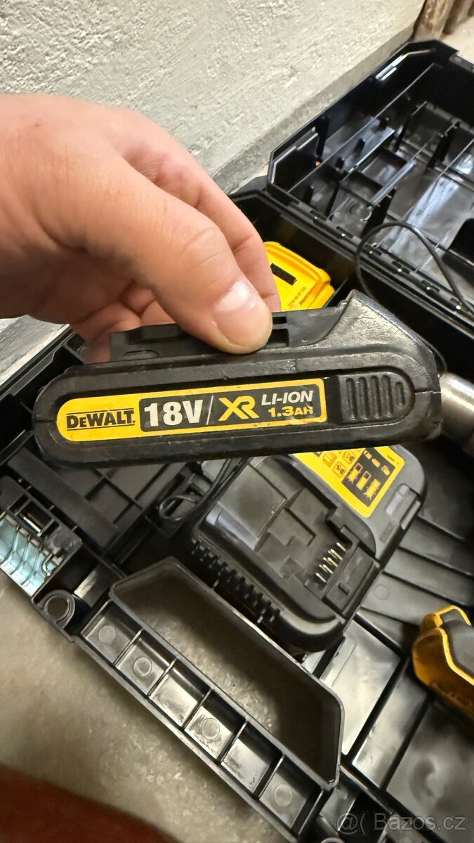 Aku vrtačka Dewalt dcd 796 - 4