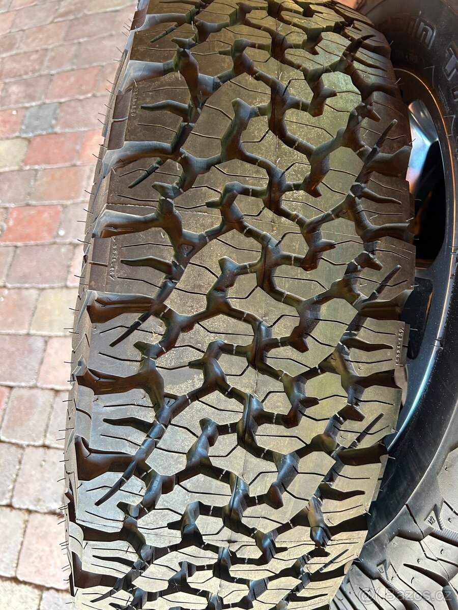 Jeep Wrangler 255/70 r18 alu kola BF Goodrich allterrain