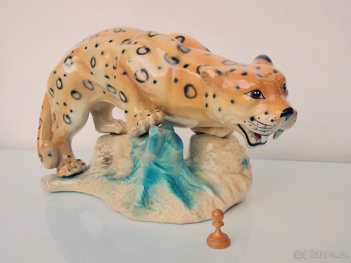 Velká stará socha geparda/levharta - 4