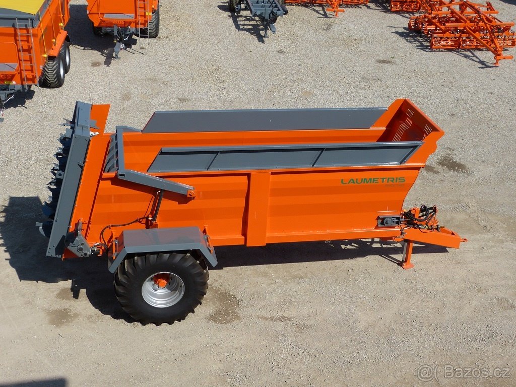 Rozmetadlo hnoje - chlévské mrvy - jednoosé - nosnost 8 tun - 4