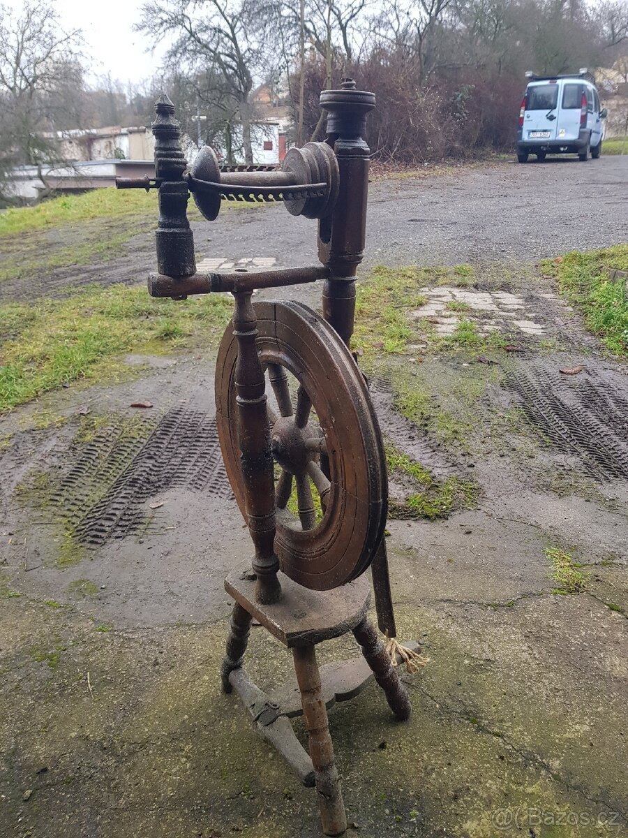 Starý dřěvěný kolovrátek - 4