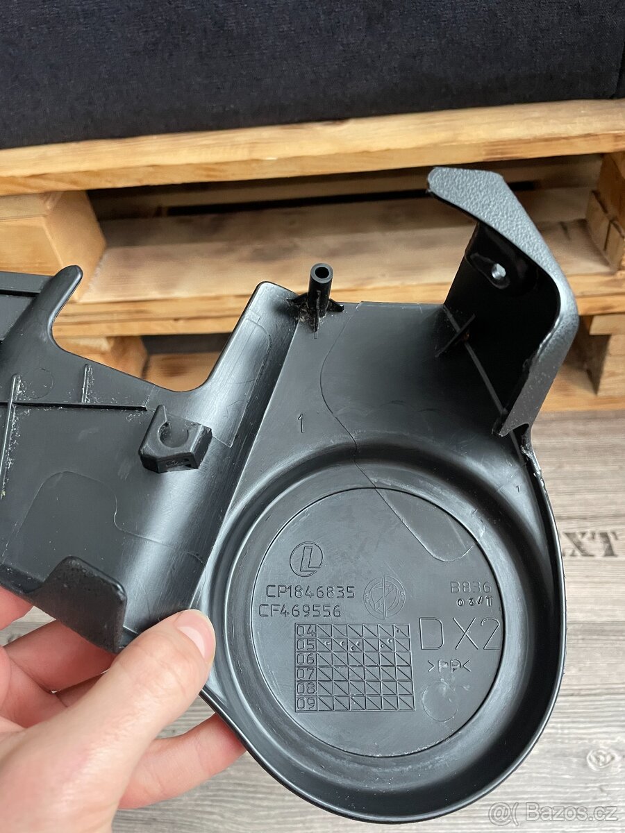 Kryt boční strany sedačky (u bezpečnostního pásu) - 4