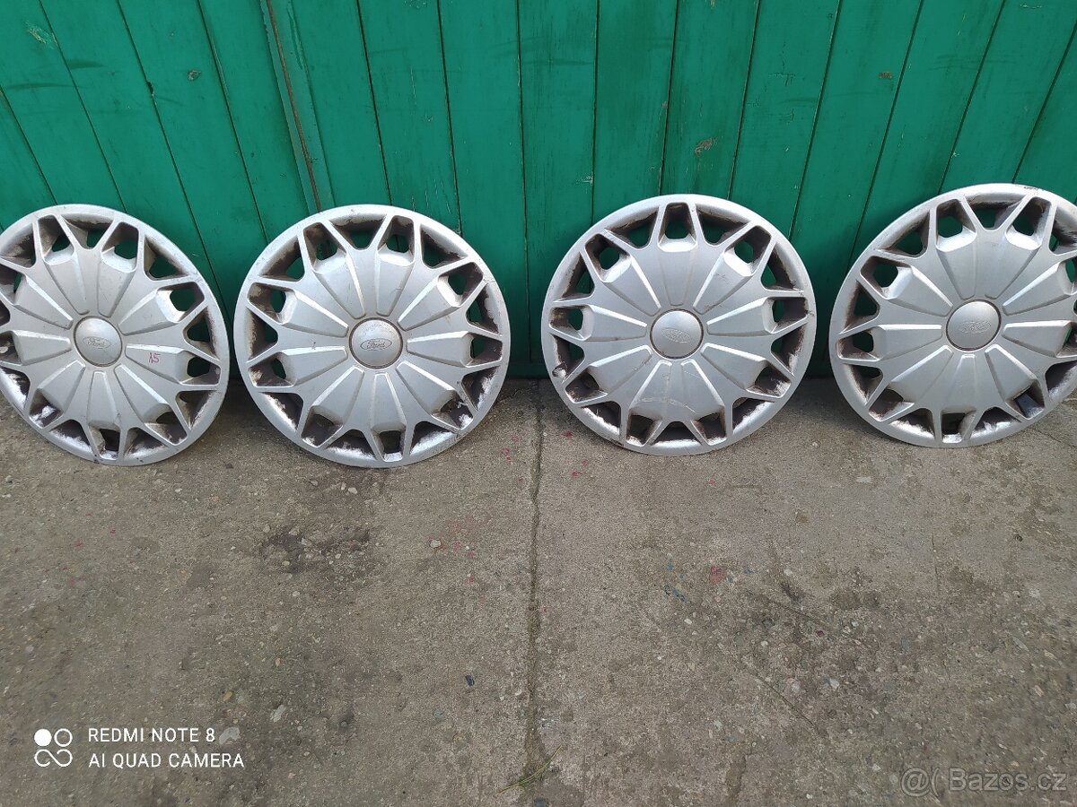 Poklice Ford R15 - 4
