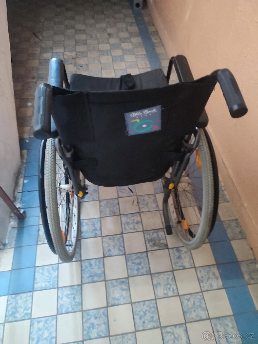 Mechanický Invalidní vozík podsedák 44cm - 4