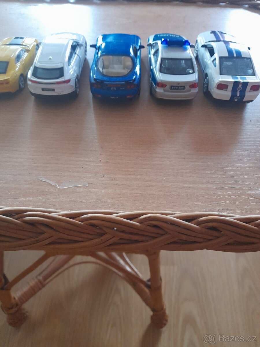 Auta 1:43 - 4