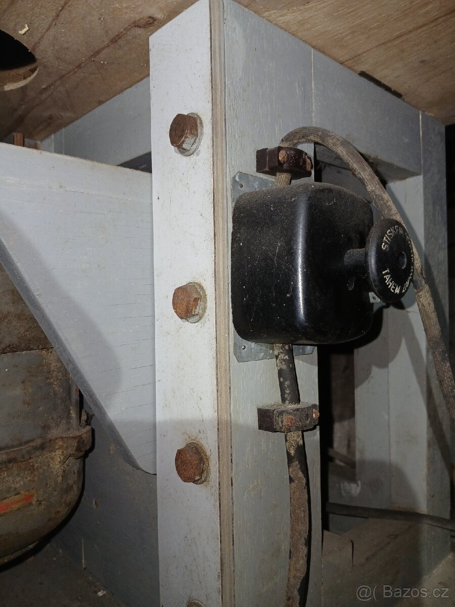 Prodám stolní spodní frézku - 4