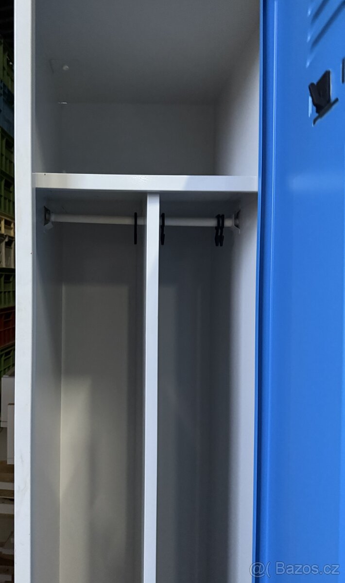 Kovová šatní skříňka - 4