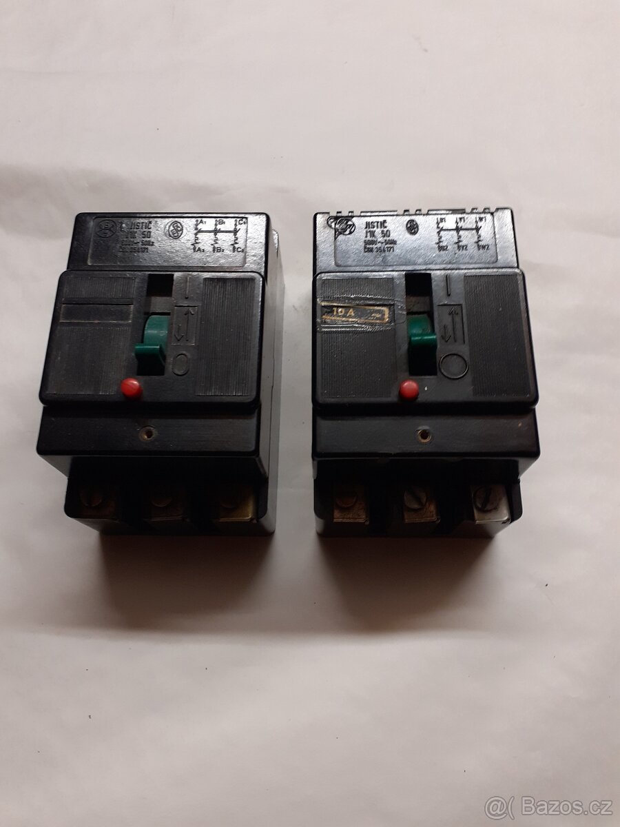 Zásuvky, zástrčky - 4